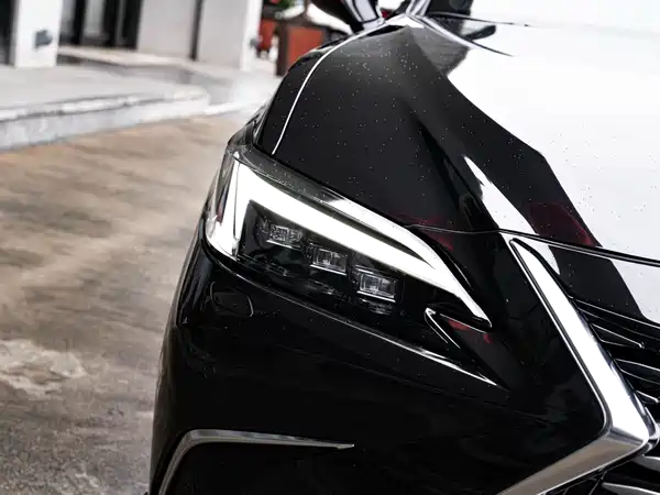 Lexus ES 2025