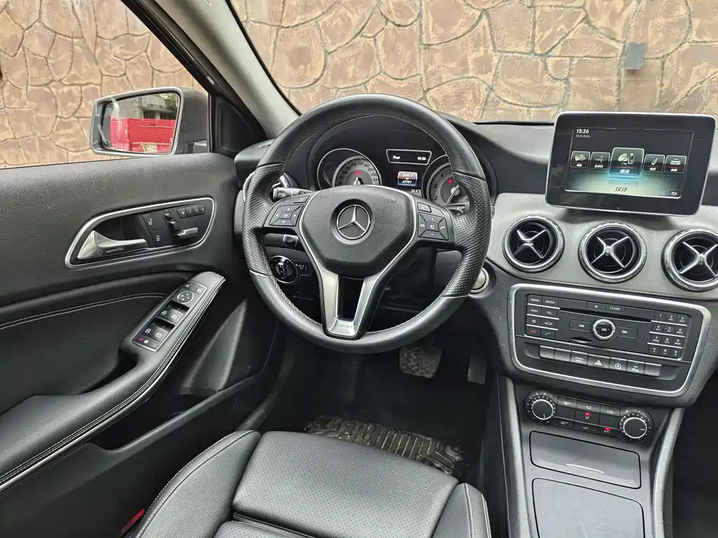 Mercedes-Benz GLA 2016 — фото 13