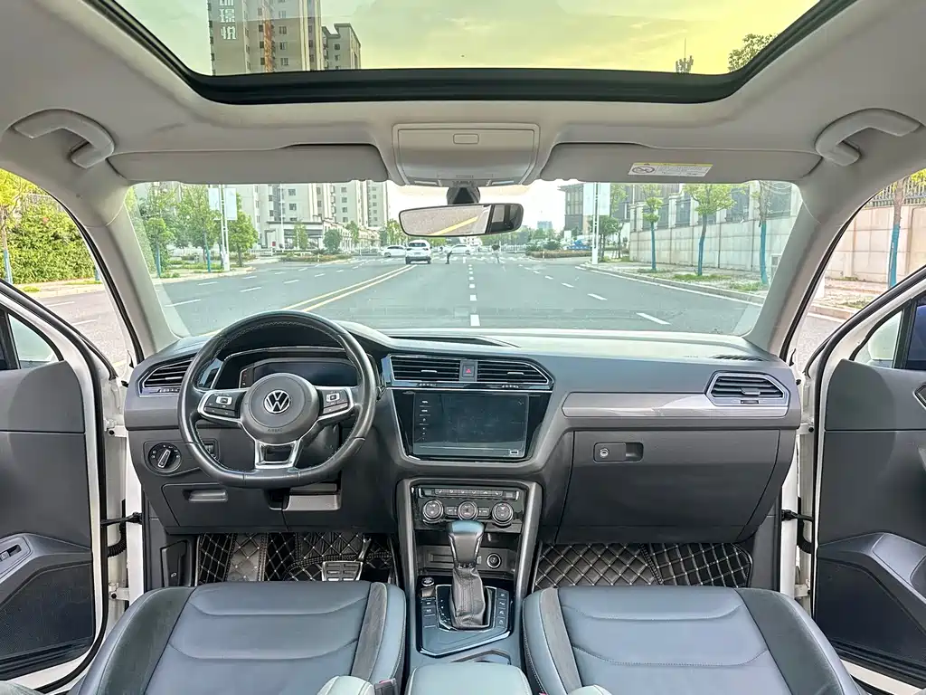 Volkswagen Tiguan L 2021 — фото 10