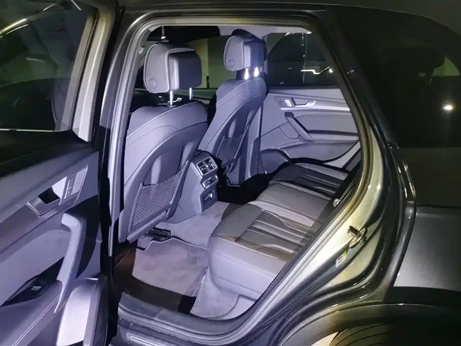 Audi Q5L 2023 — фото 11