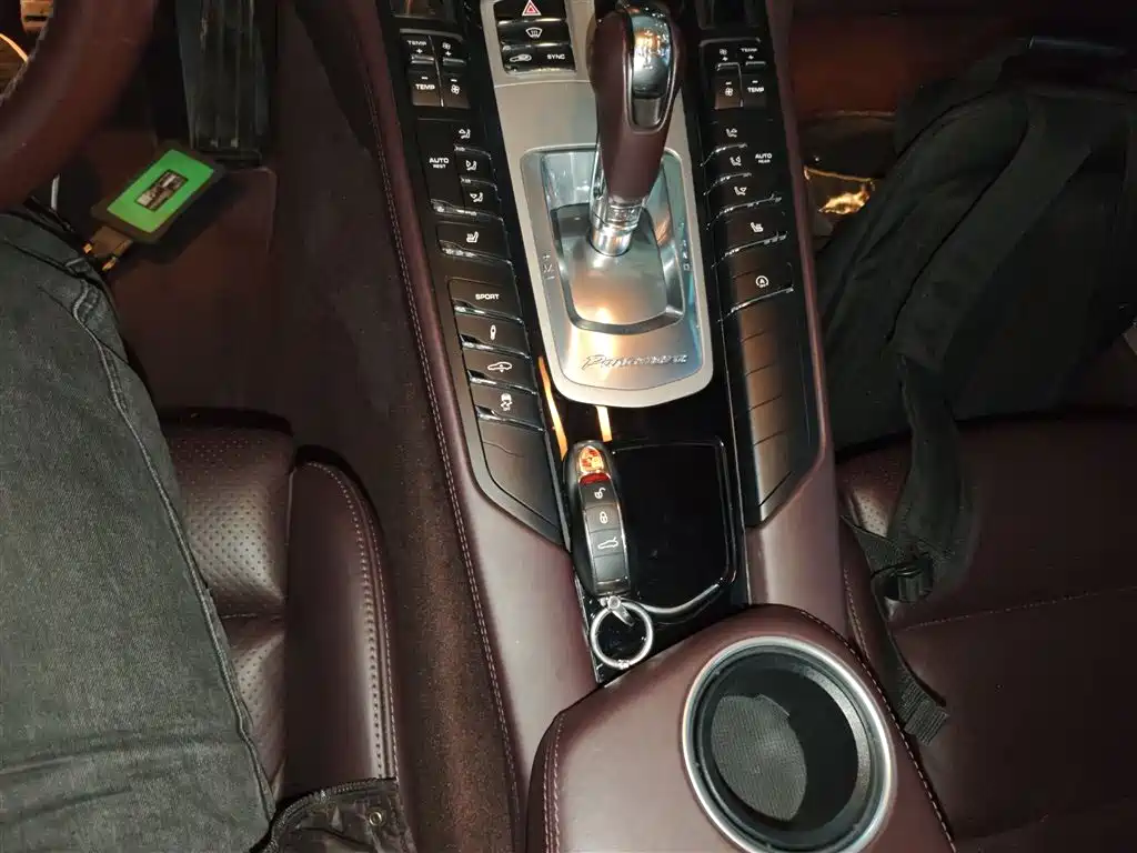 Porsche Panamera 2015 — фото 10