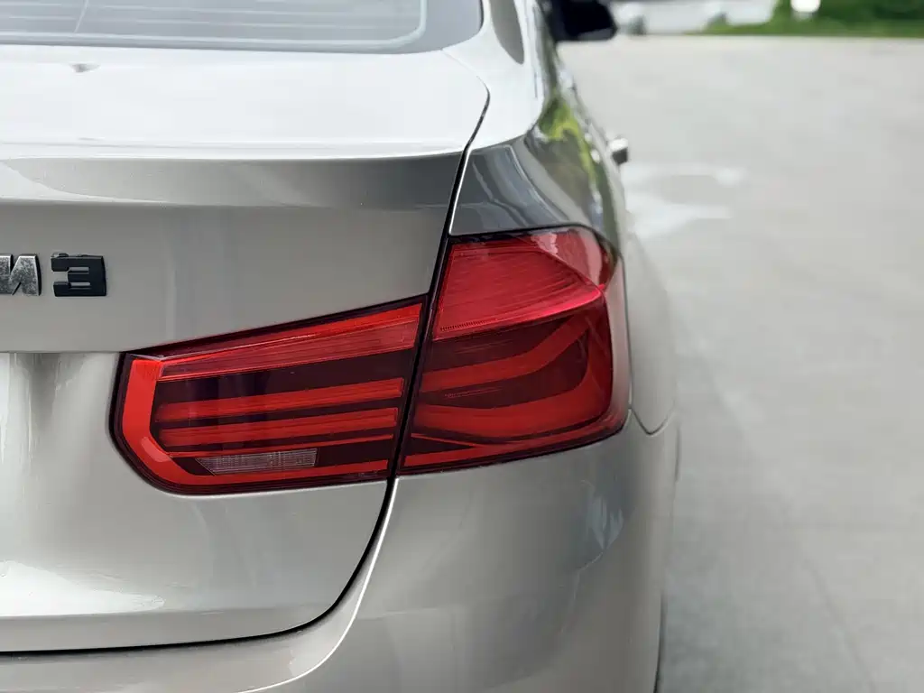 BMW 3 Series 2018 — фото 10