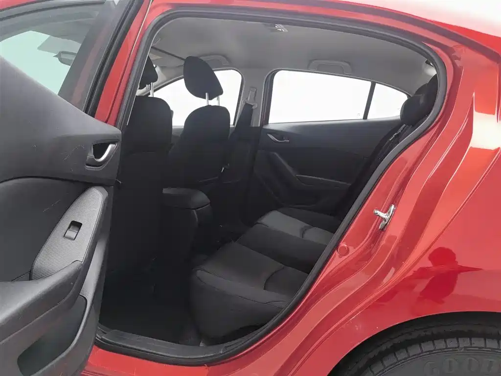 Mazda 3 Axela 2018 — фото 15