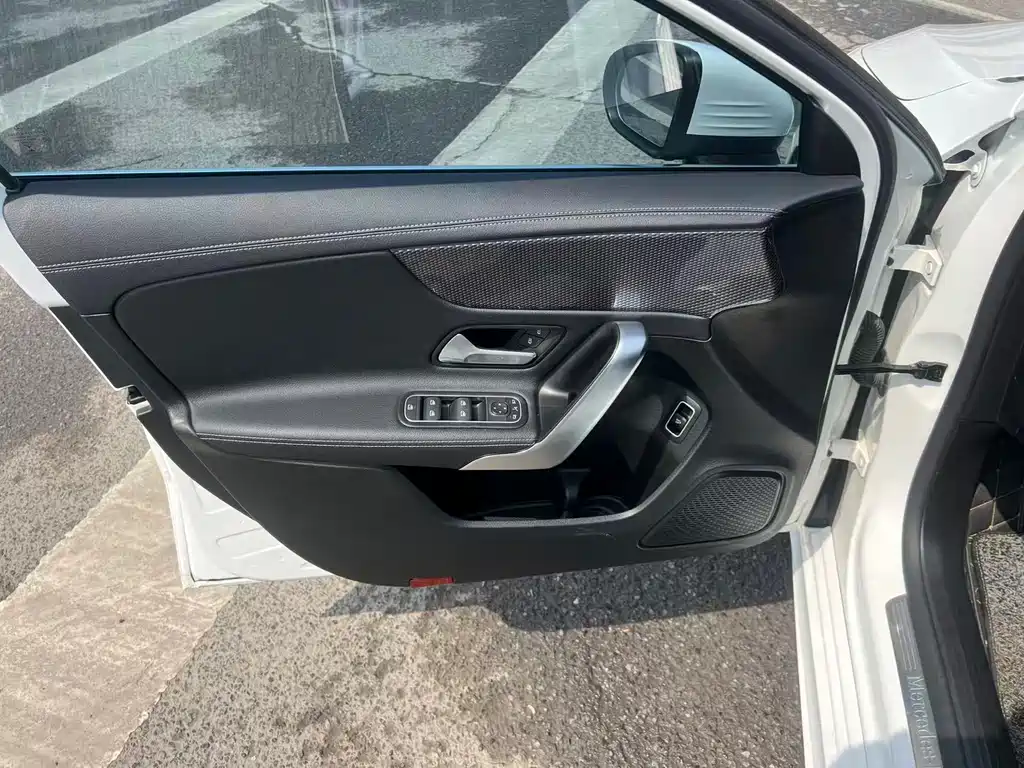 Mercedes-Benz A-Class 2022 — фото 11