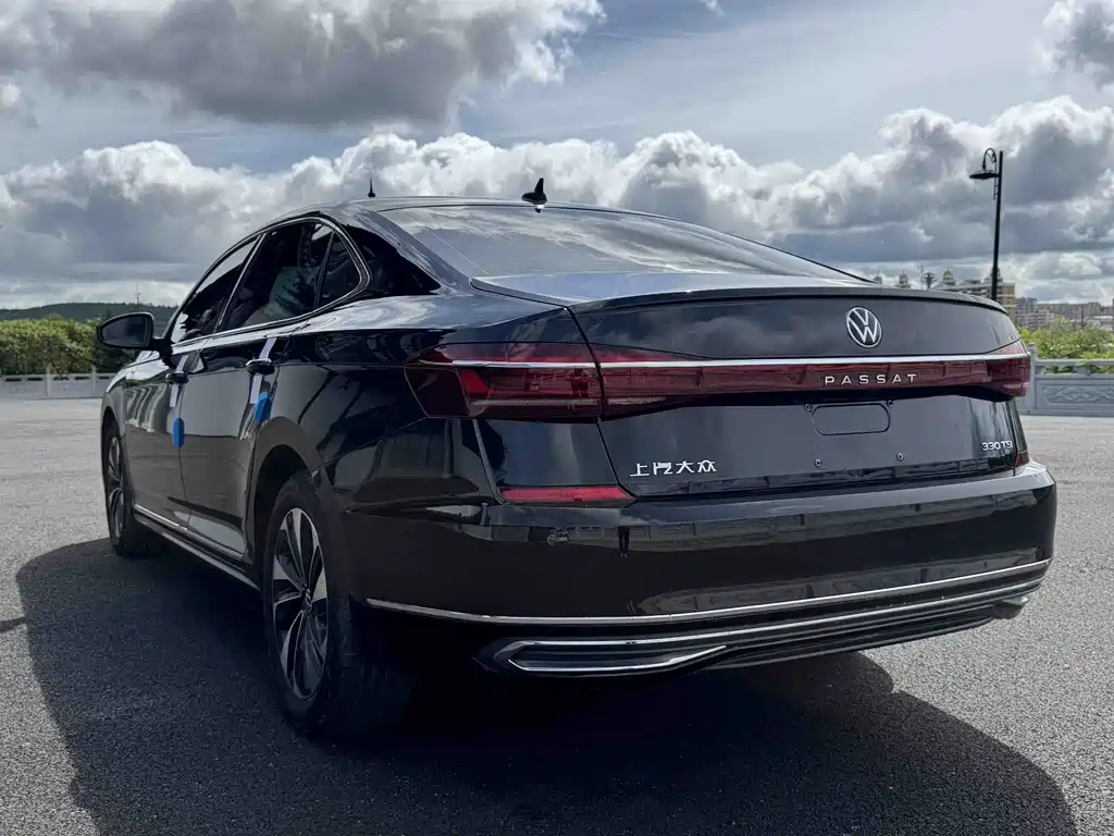 Volkswagen Passat 2023 — фото 4