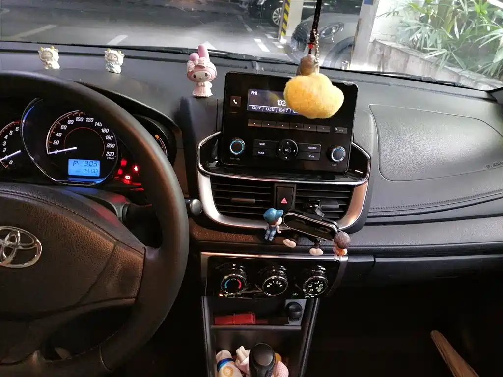 Toyota Yaris L 2020 — фото 10