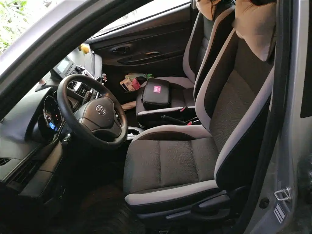 Toyota Yaris L 2020 — фото 12