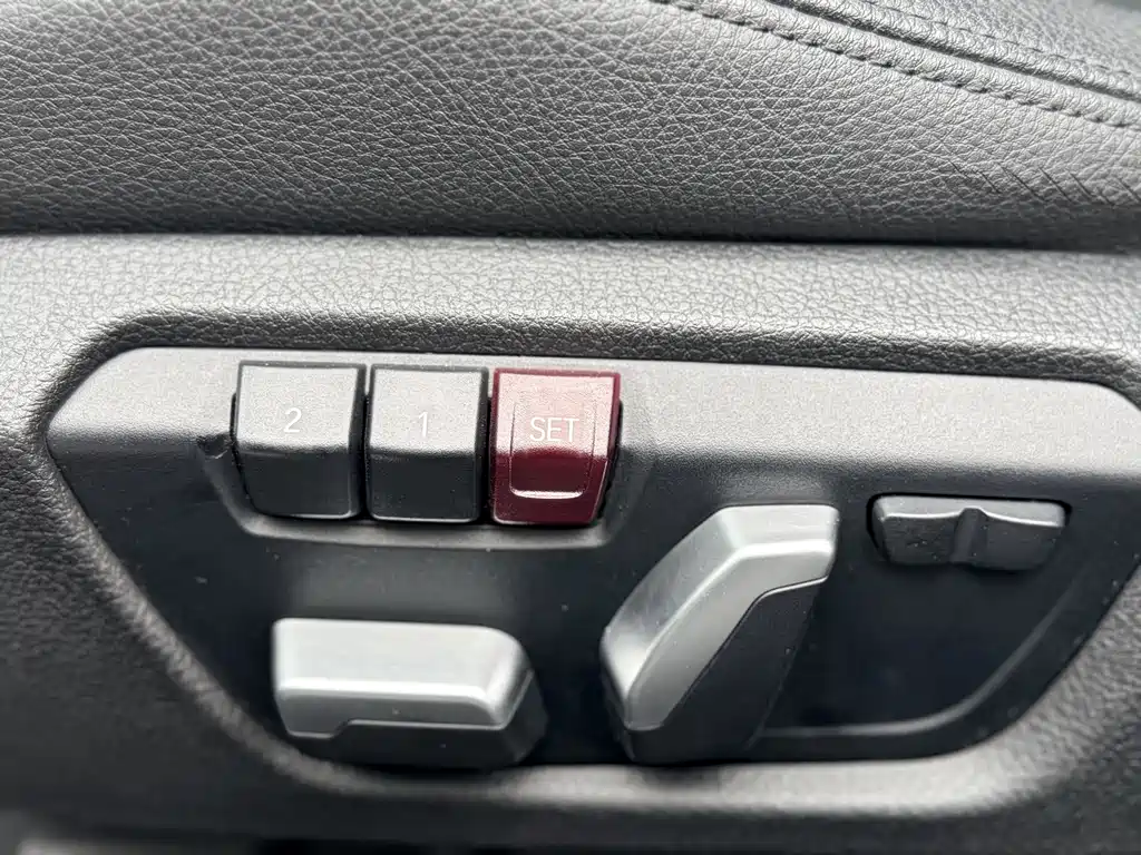 BMW 3 Series 2018 — фото 18