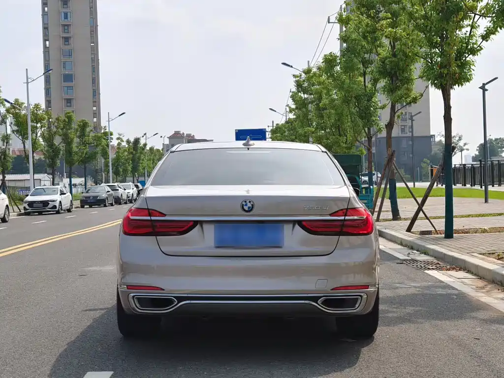 BMW 7 Series 2018 — фото 3