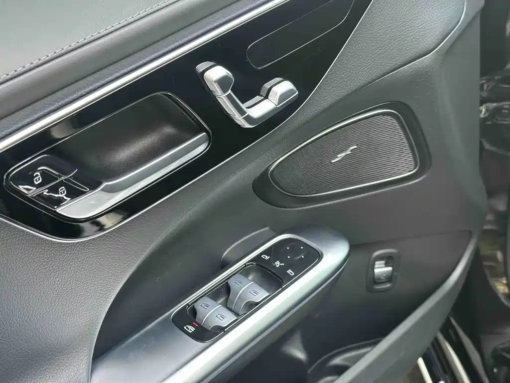 Mercedes-Benz C-Class 2023 — фото 20