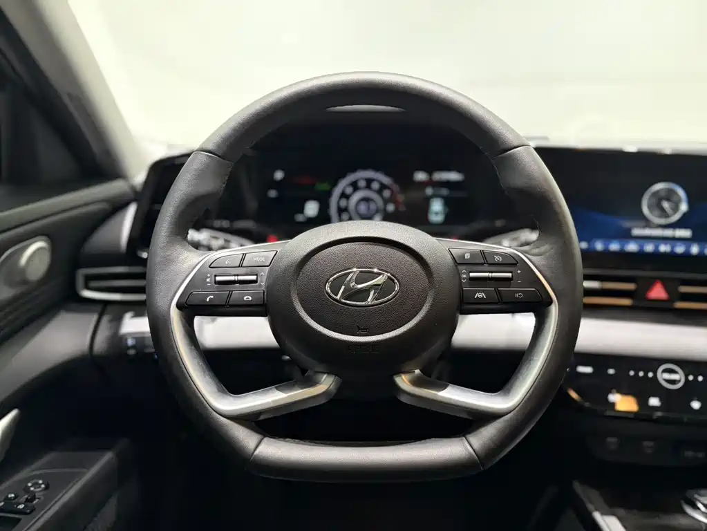 Hyundai Elantra 2023 — фото 10