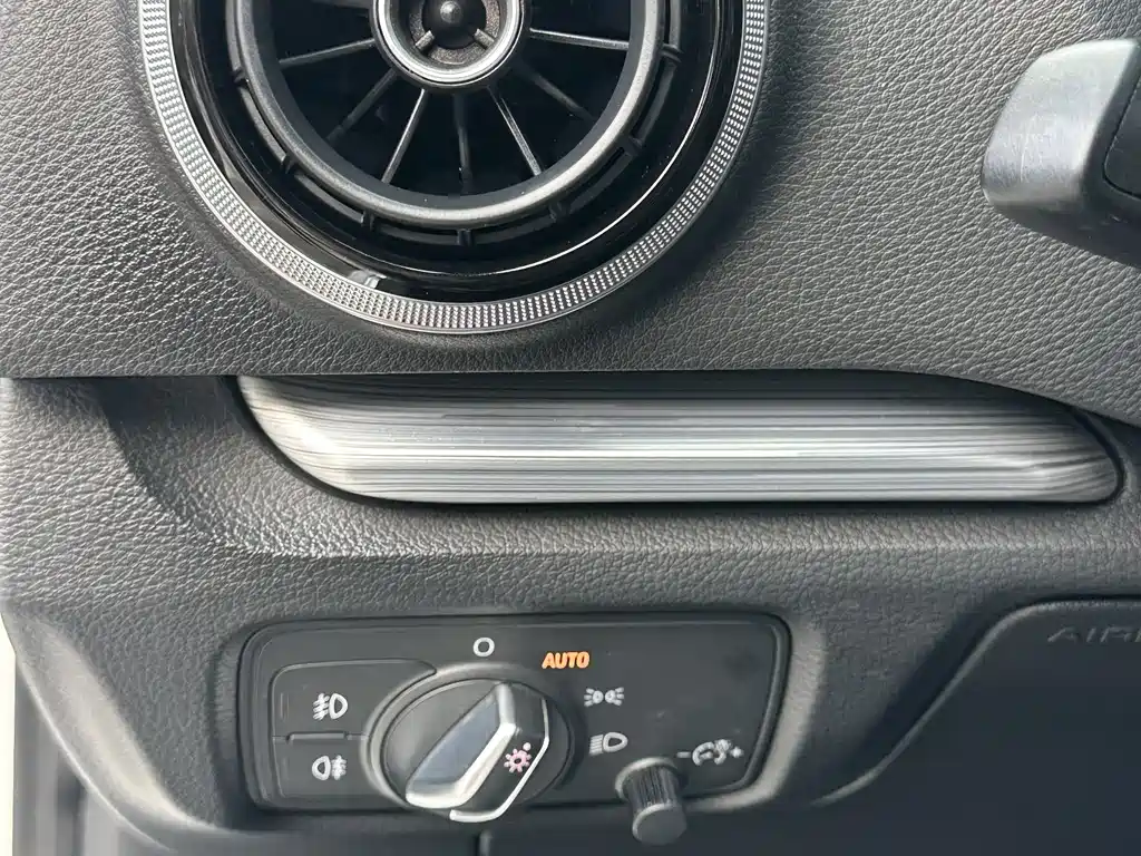 Audi A3 2017 — фото 24