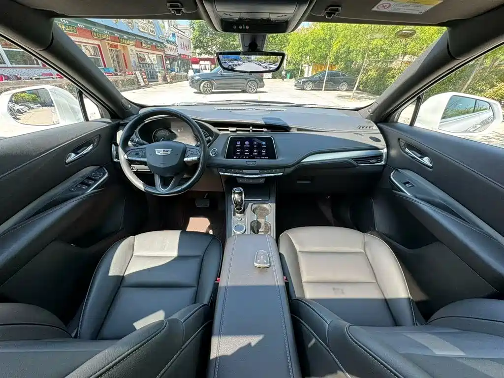 Cadillac XT4 2021 — фото 10