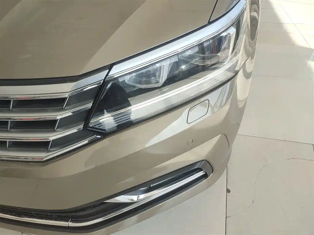 Volkswagen Passat 2017 — фото 24
