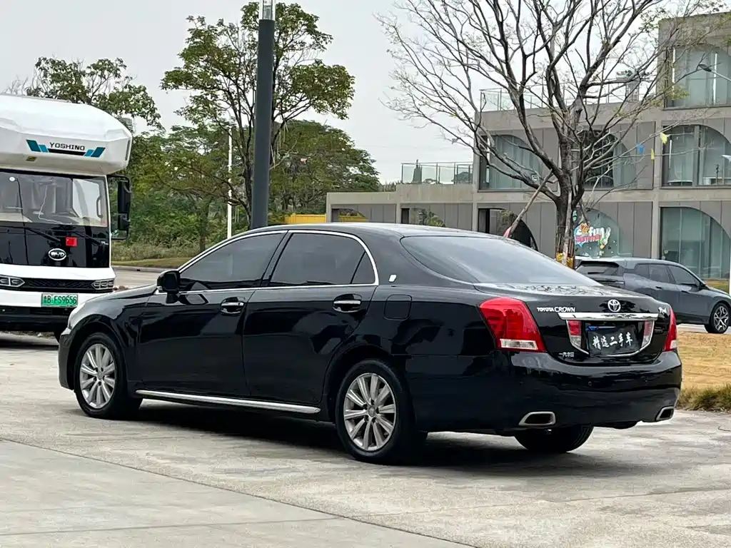 Toyota Crown 2011 — фото 6