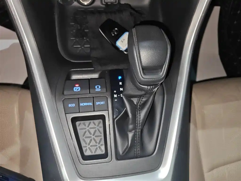 Toyota RAV4 2020 — фото 14