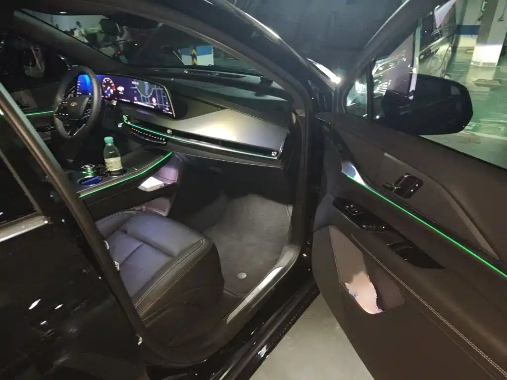 Cadillac XT5 2025 — фото 20