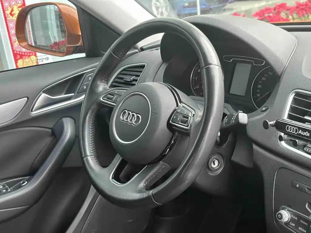 Audi Q3 2015 — фото 15
