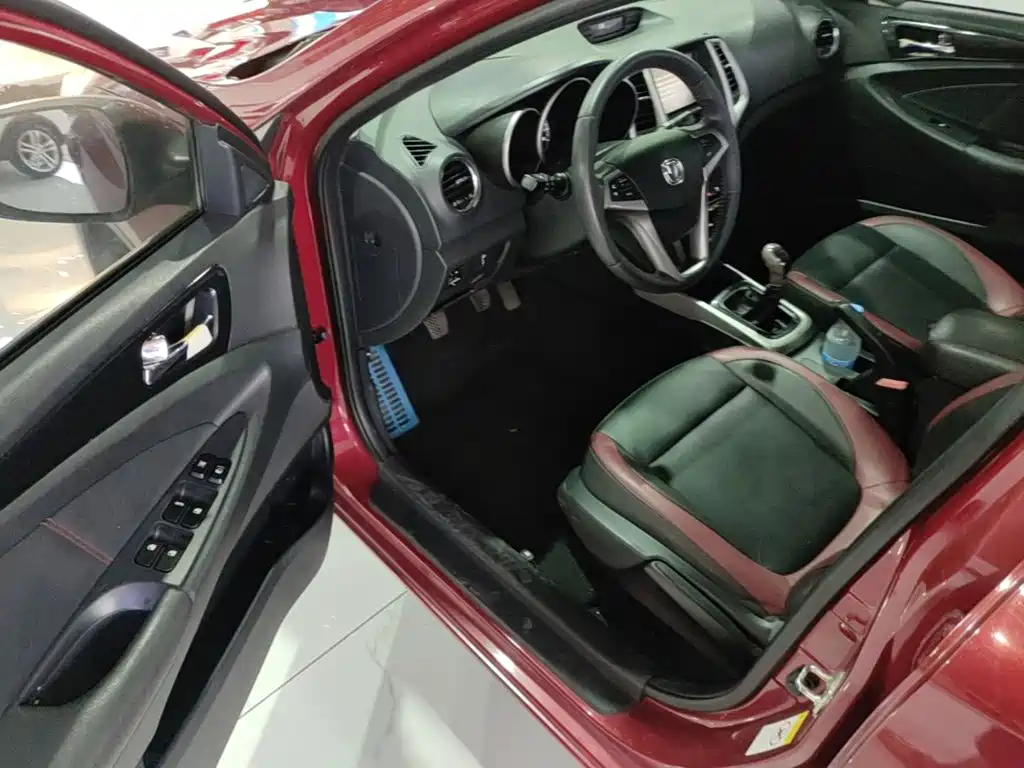 Changan Eado XT 2016 — фото 16
