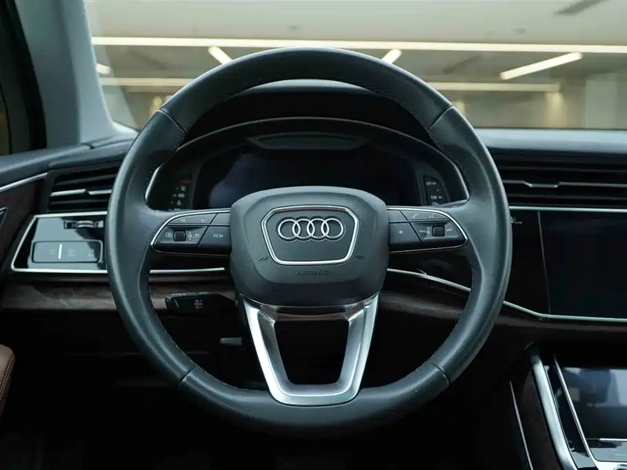 Audi Q7 2023 — фото 17