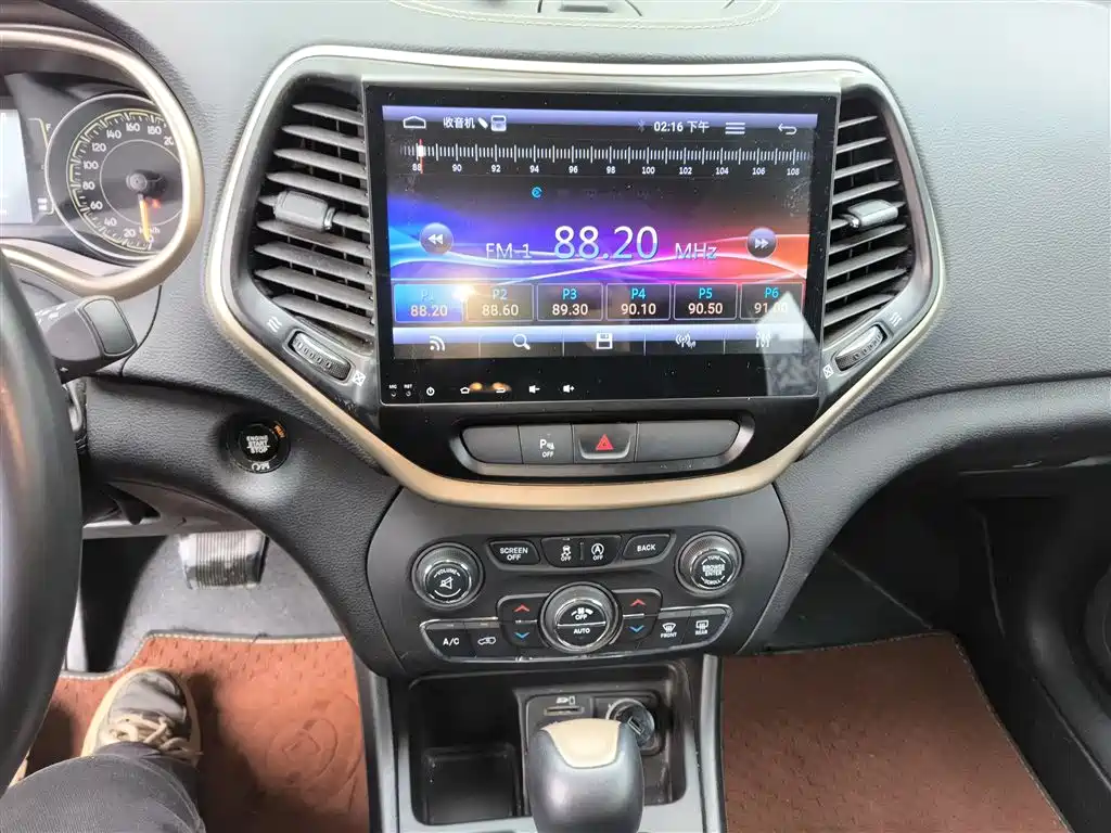 Jeep Cherokee 2017 — фото 13