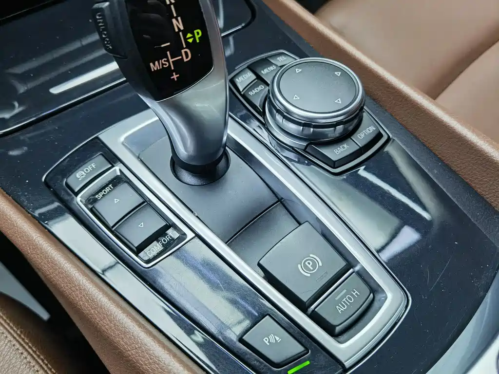 BMW 5 Series GT 2017 — фото 13