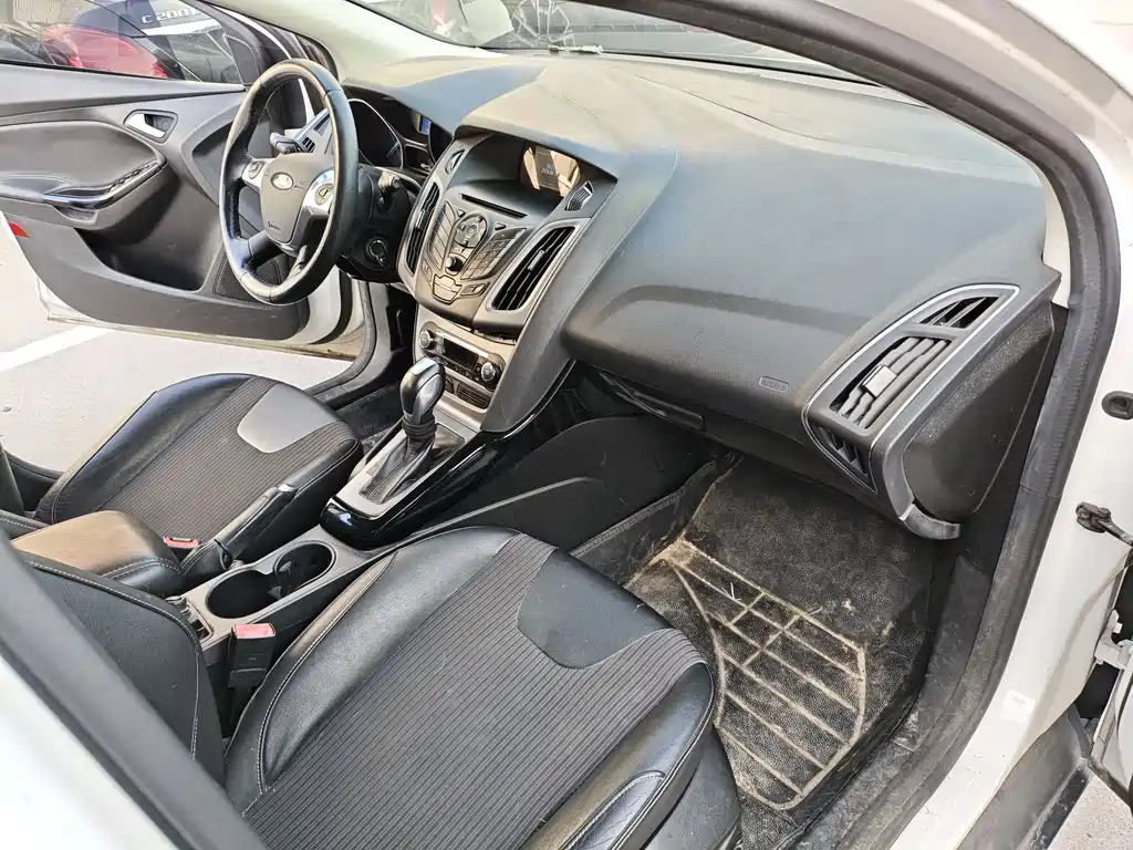 Ford Focus 2014 — фото 14