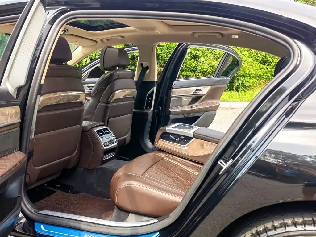BMW 7 Series 2021 — фото 10