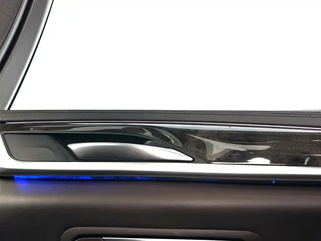 BMW 5 Series 2018 — фото 20