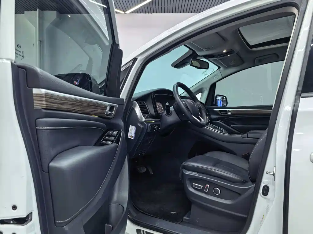 GAC Motor Trumpchi M8 2022 — фото 4