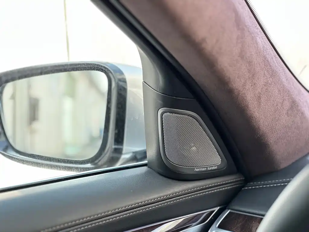 BMW 7 Series 2018 — фото 16