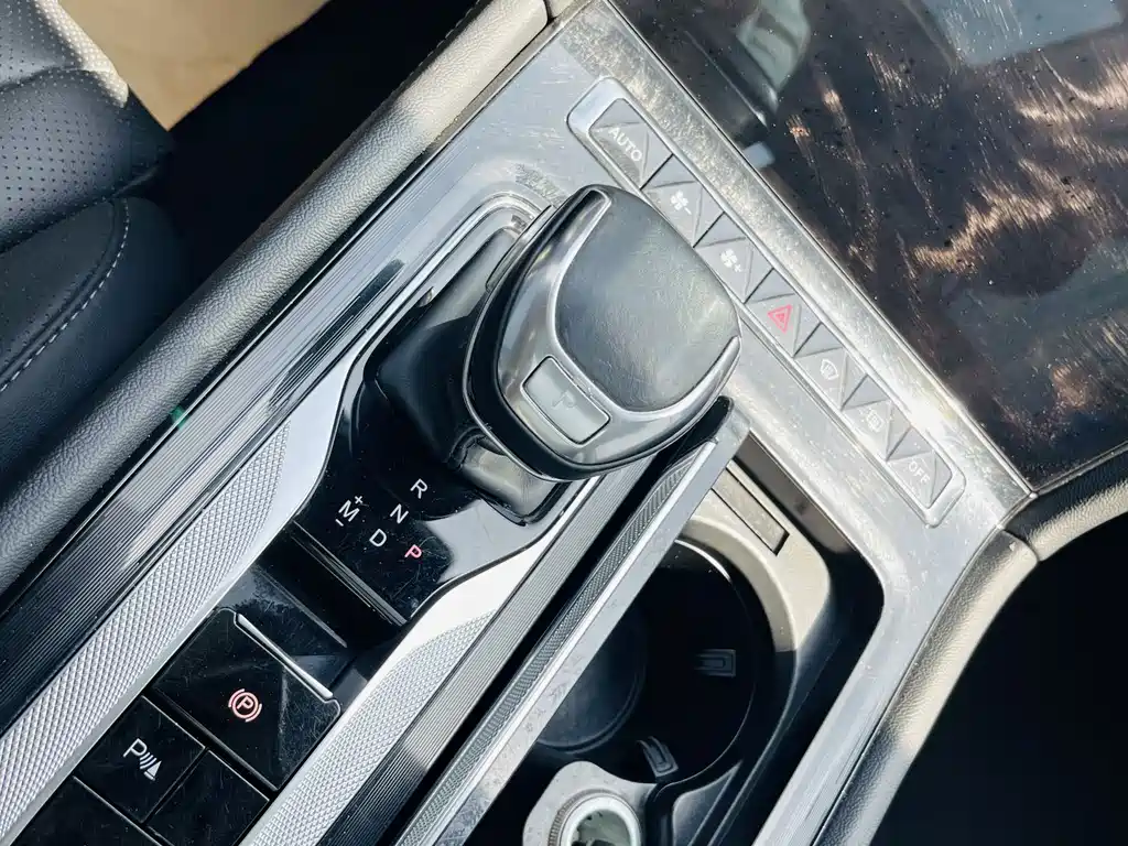 Hongqi H5 2023 — фото 14