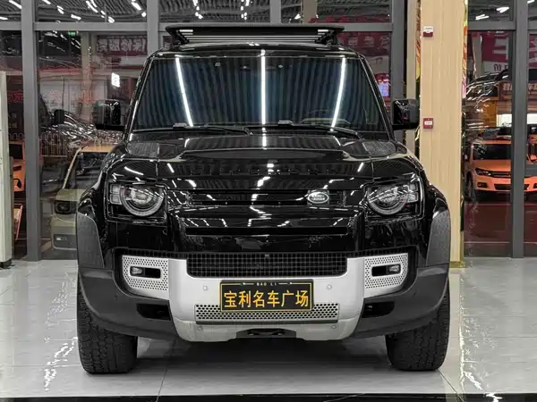 Land Rover Defender 2024