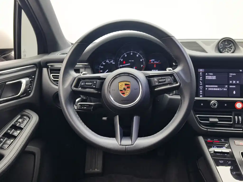 Porsche Macan 2024 — фото 13