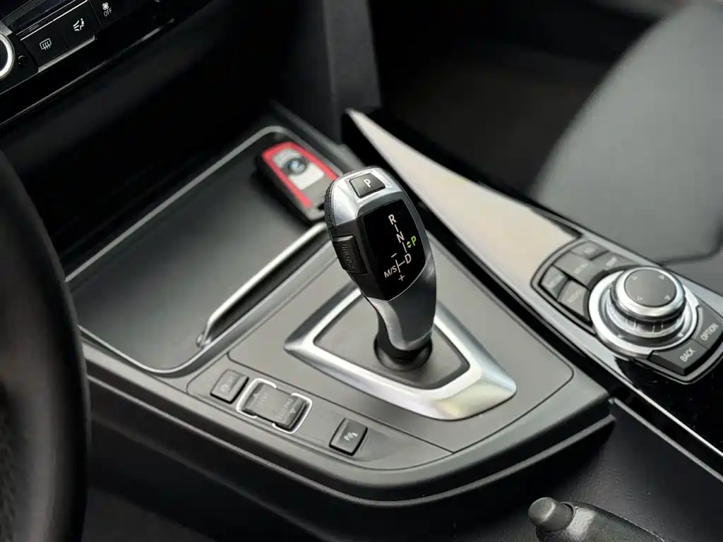 BMW 3 Series 2016 — фото 10