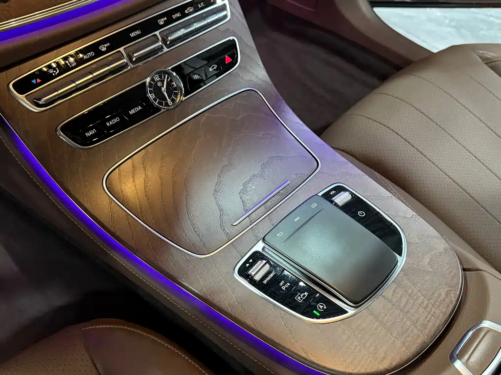 Mercedes-Benz E-Class 2020 — фото 11