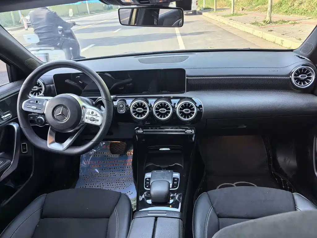 Mercedes-Benz A-Class 2019 — фото 3