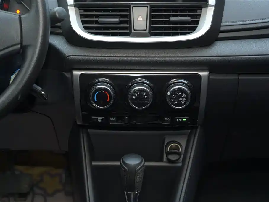Toyota Yaris L 2018 — фото 19