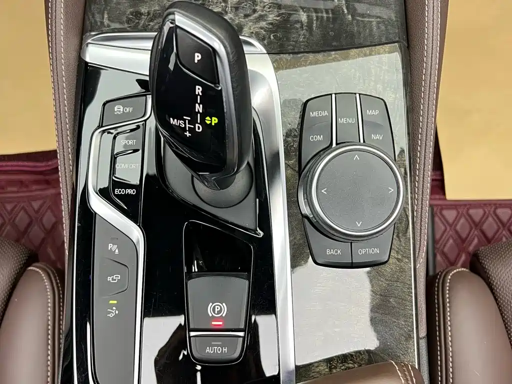 BMW 6 Series GT 2018 — фото 21