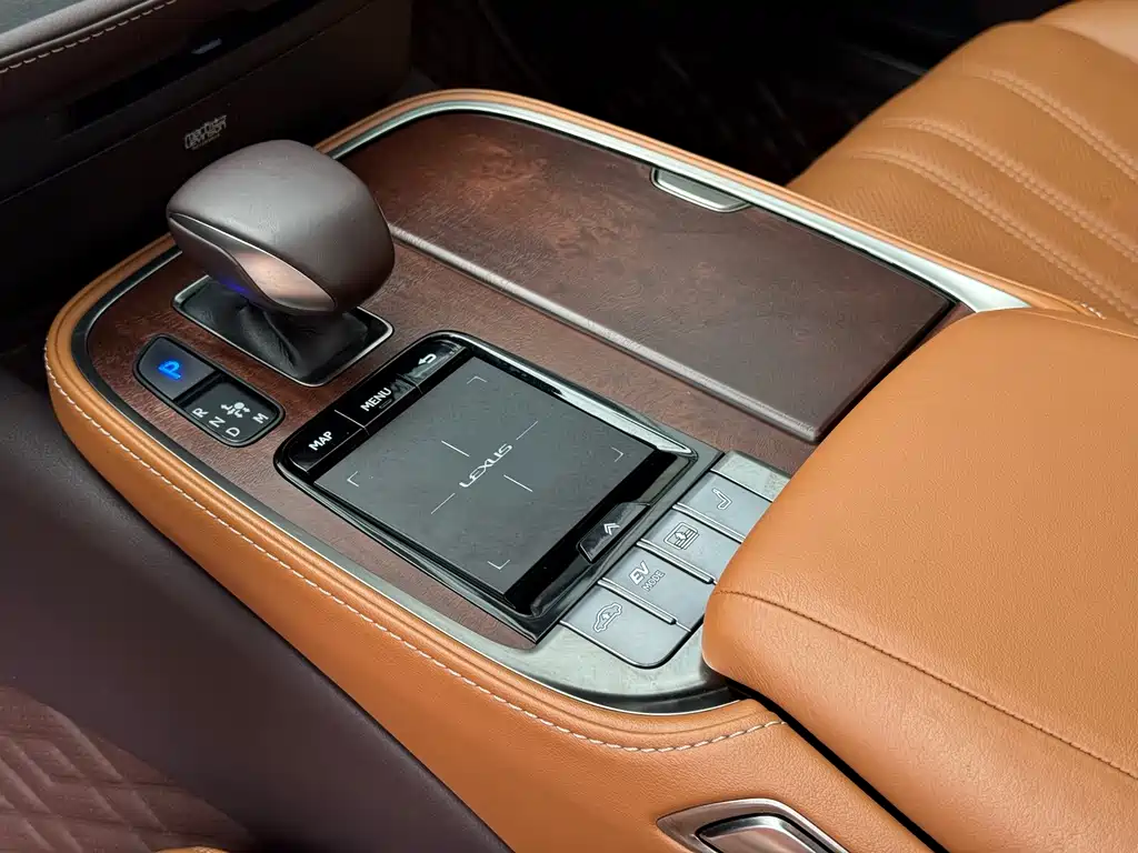 Lexus LS 2019 — фото 19