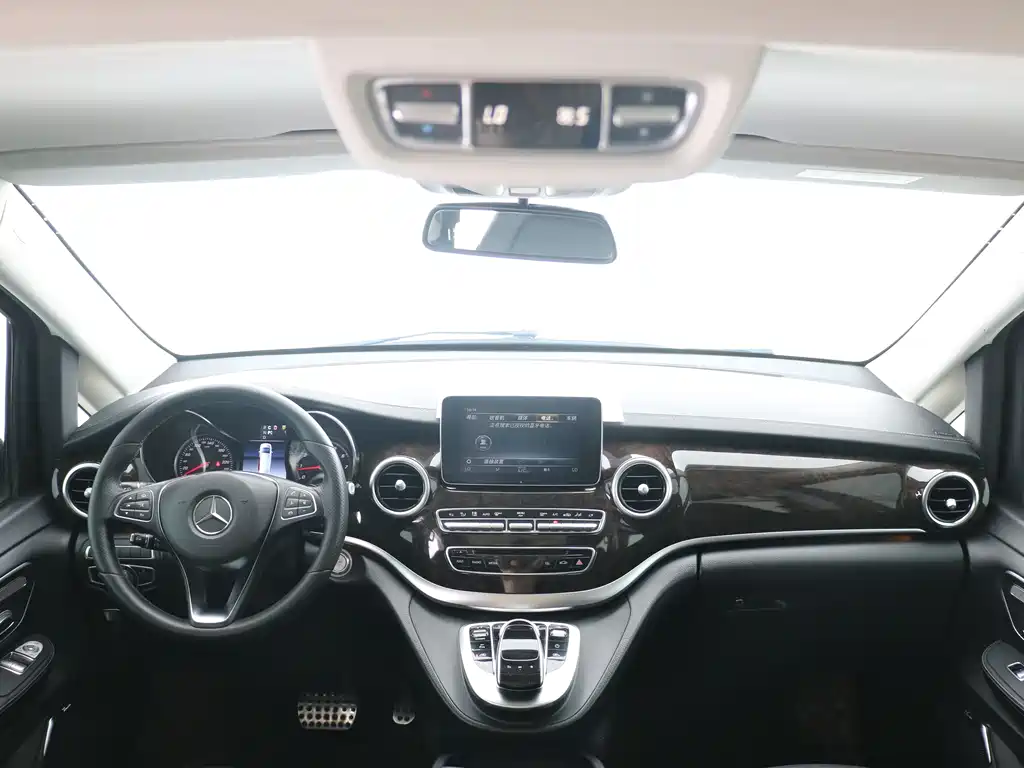 Mercedes-Benz V-Class 2018 — фото 13