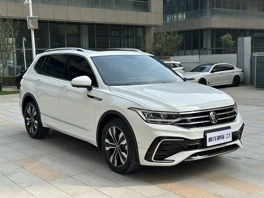 Volkswagen Tiguan L 2024 — фото 11
