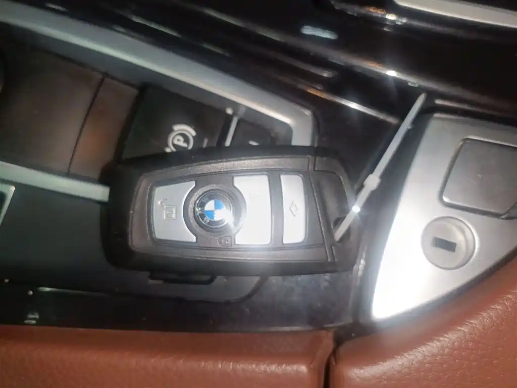BMW 5 Series 2017 — фото 9