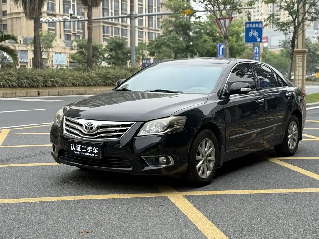 Toyota Camry 2014 — фото 1