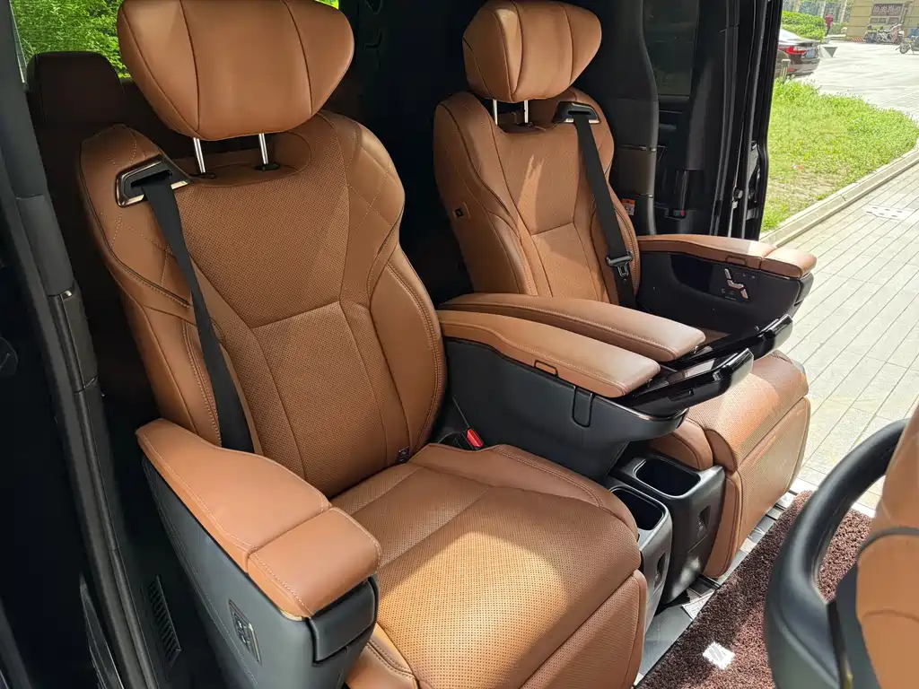 Toyota Alphard 2024 — фото 11