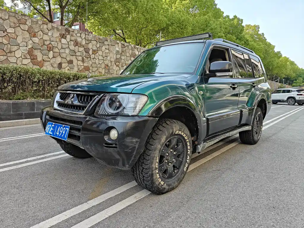 Mitsubishi Pajero 2010