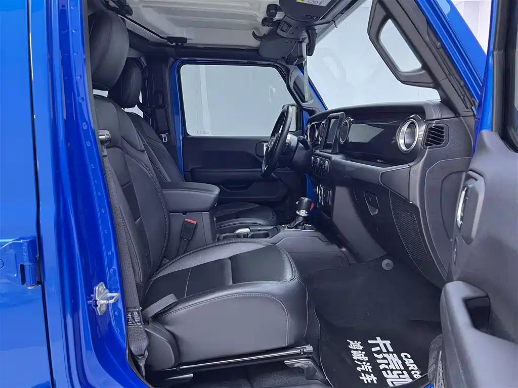 Jeep Wrangler 2023 — фото 18