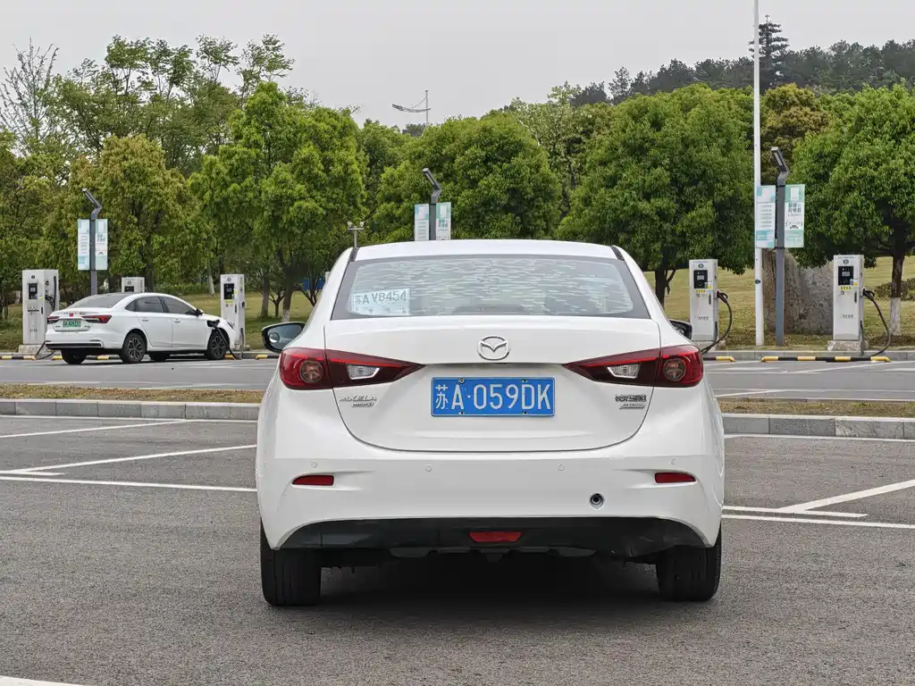 Mazda 3 Axela 2016 — фото 4
