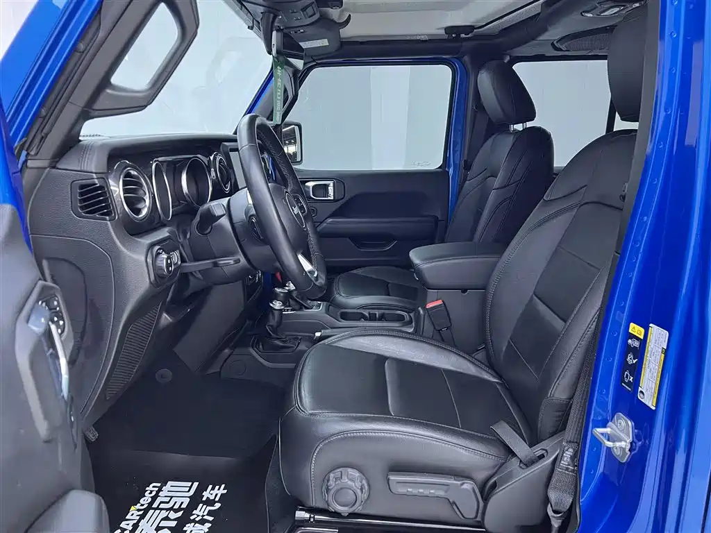 Jeep Wrangler 2023 — фото 17
