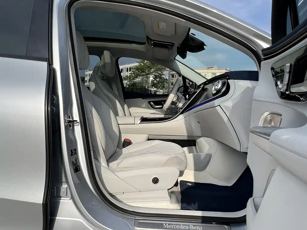 Mercedes-Benz EQE SUV 2023 — фото 10